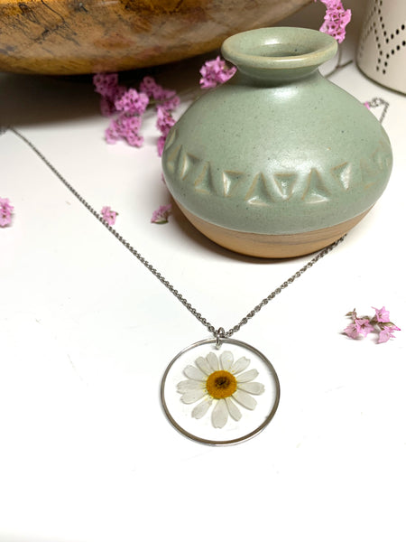 Round Chamomile Flower Necklace