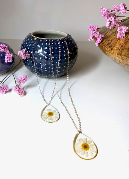 Gold Chamomile Flower Necklace
