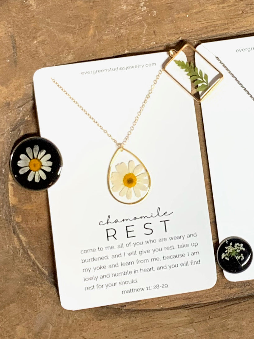 Gold Chamomile Flower Necklace